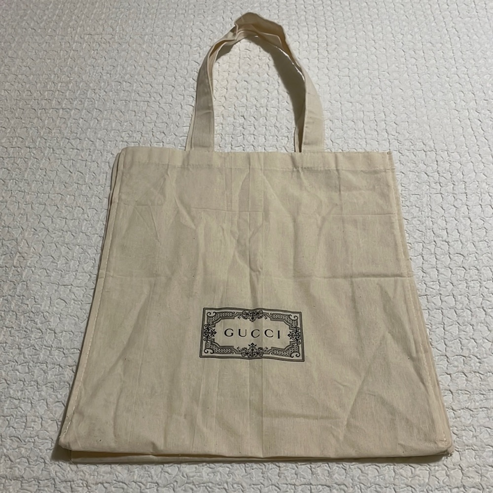 Gucci tote or shopping bag 💯 % authentic came with my Gucci purchased